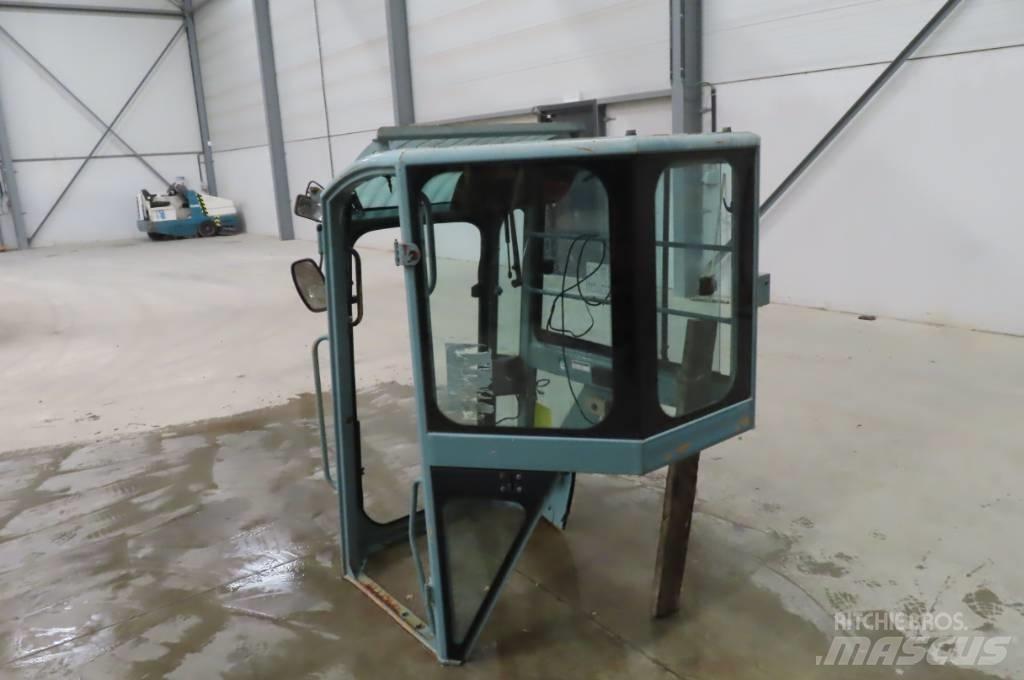 Yanmar Vio 75 Кабіна