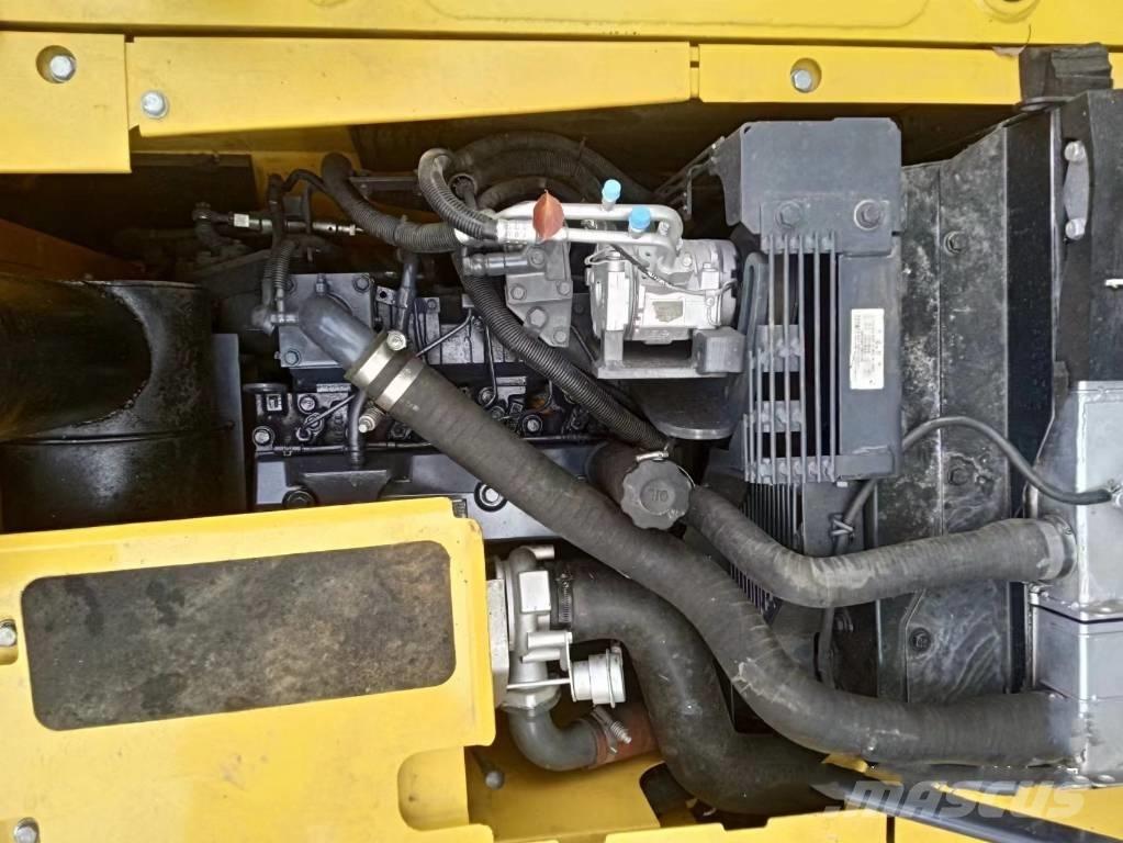 Komatsu PC130-7 Гусеничні екскаватори
