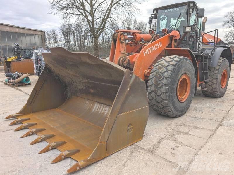 Hitachi ZW 330 Фронтальні навантажувачі