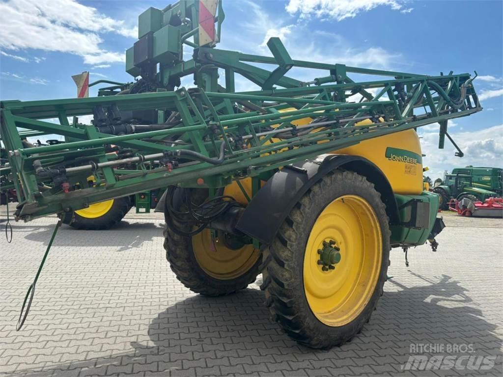 John Deere 740i Причіпні обприскувачі