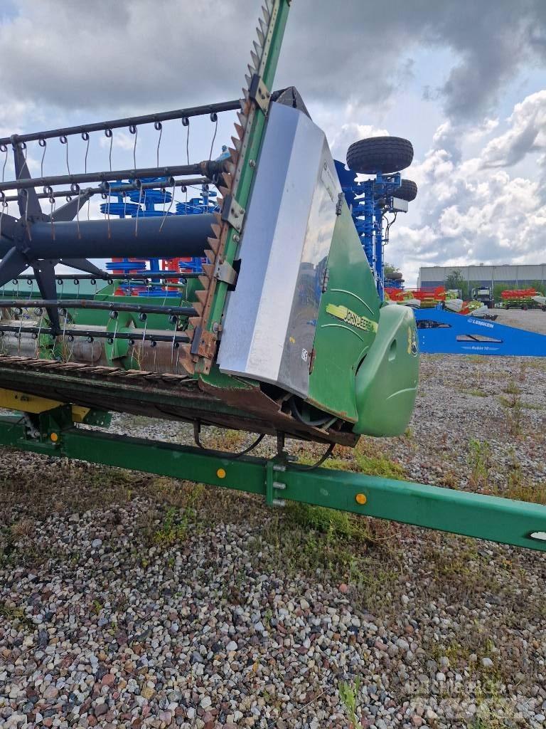 John Deere T670 Зернозбиральні комбайни