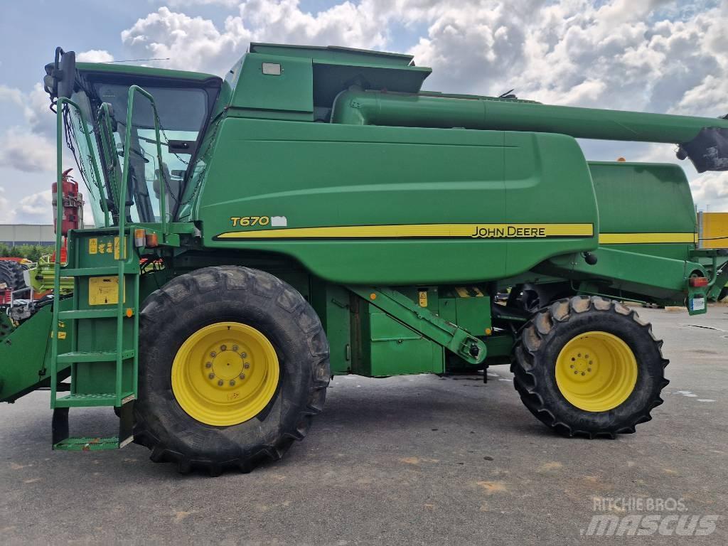 John Deere T670 Зернозбиральні комбайни