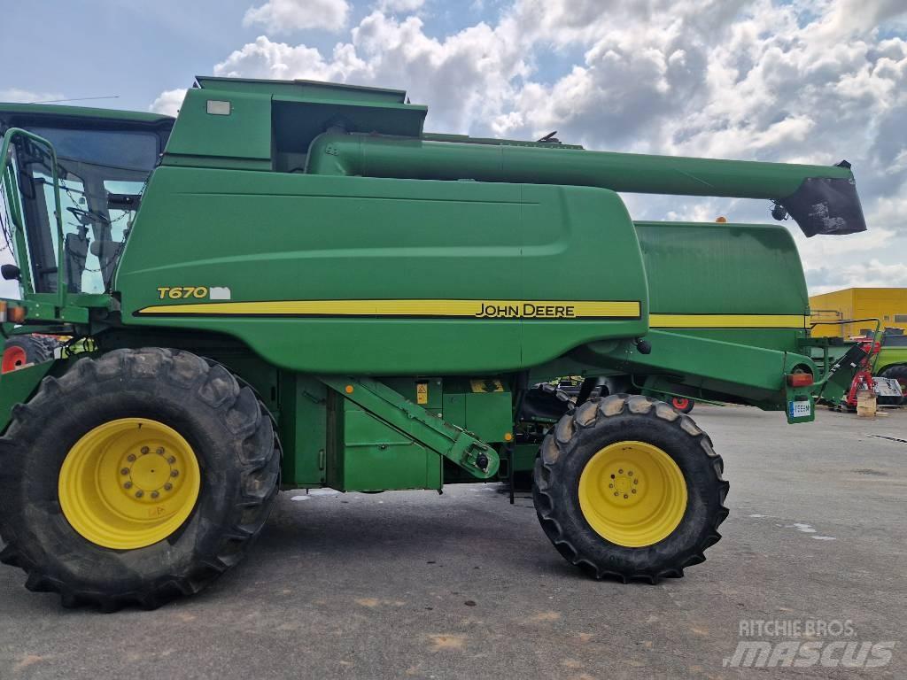 John Deere T670 Зернозбиральні комбайни
