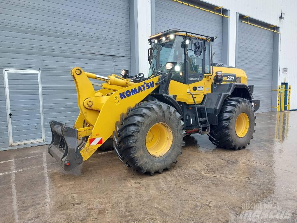 Komatsu WA320-8 Фронтальні навантажувачі