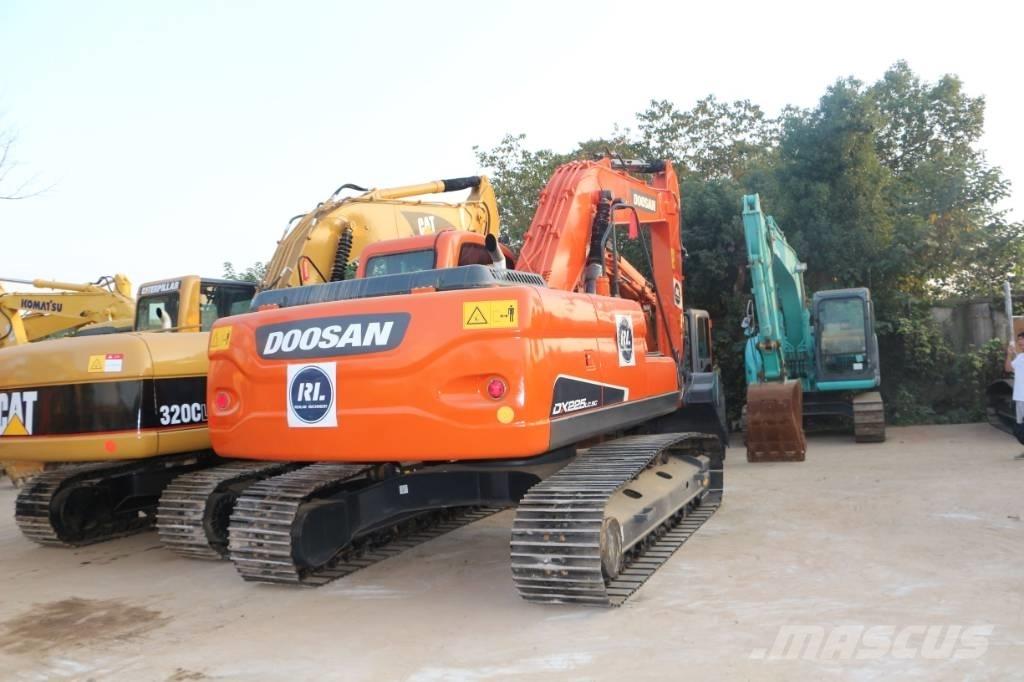 Doosan dx225 Гусеничні екскаватори
