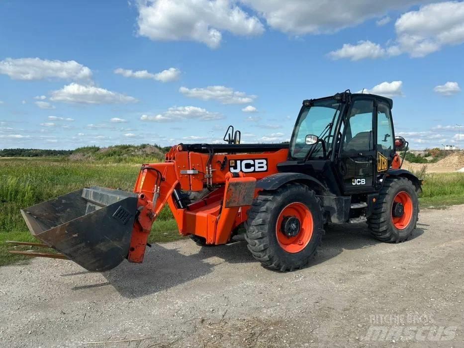 JCB 540-140 Телескопічні навантажувачі