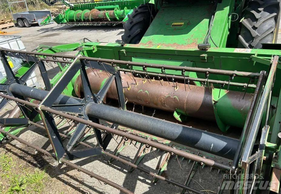 John Deere 1055 Зернозбиральні комбайни