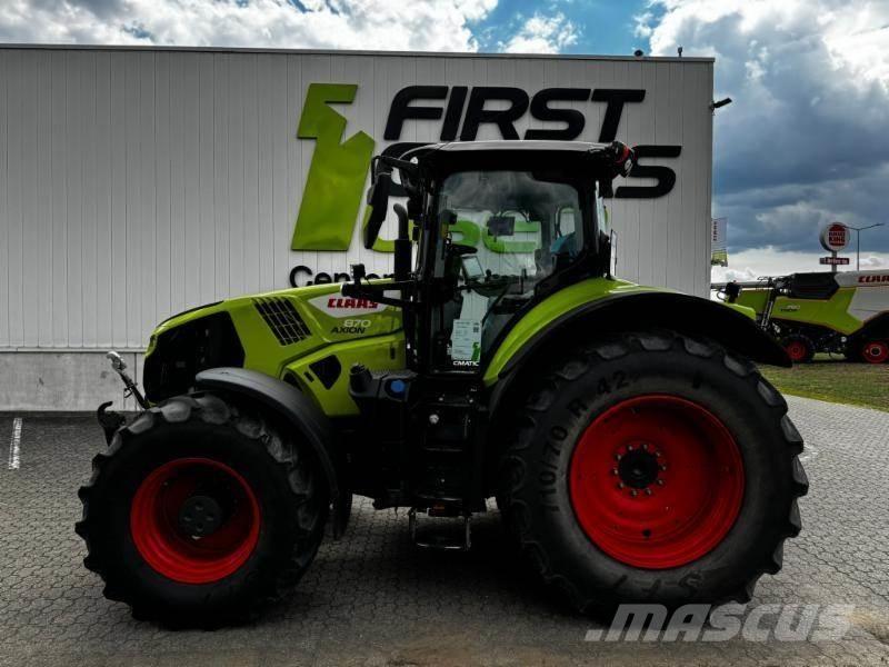 CLAAS AXION 870 Трактори