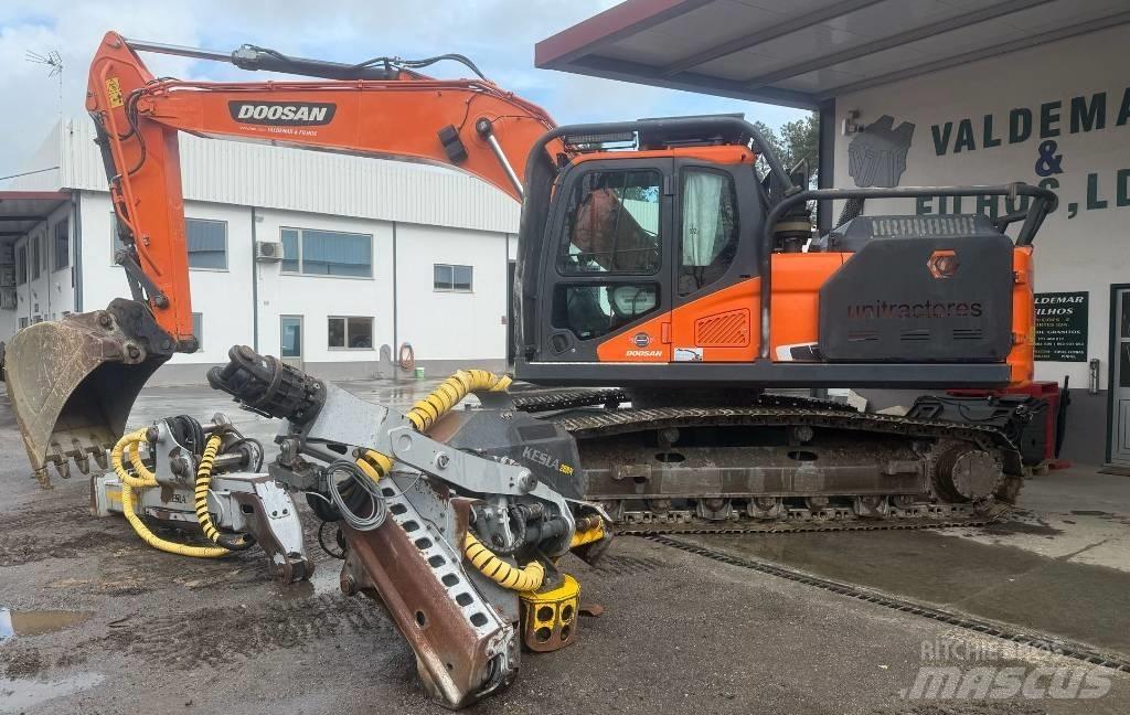 Doosan DX 235 Екскаватори