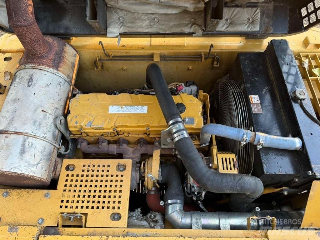 CAT 330CL Гусеничні екскаватори