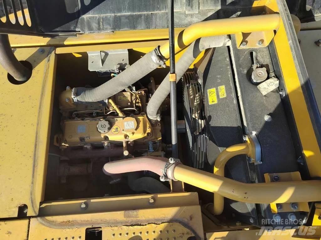 CAT 318 Гусеничні екскаватори