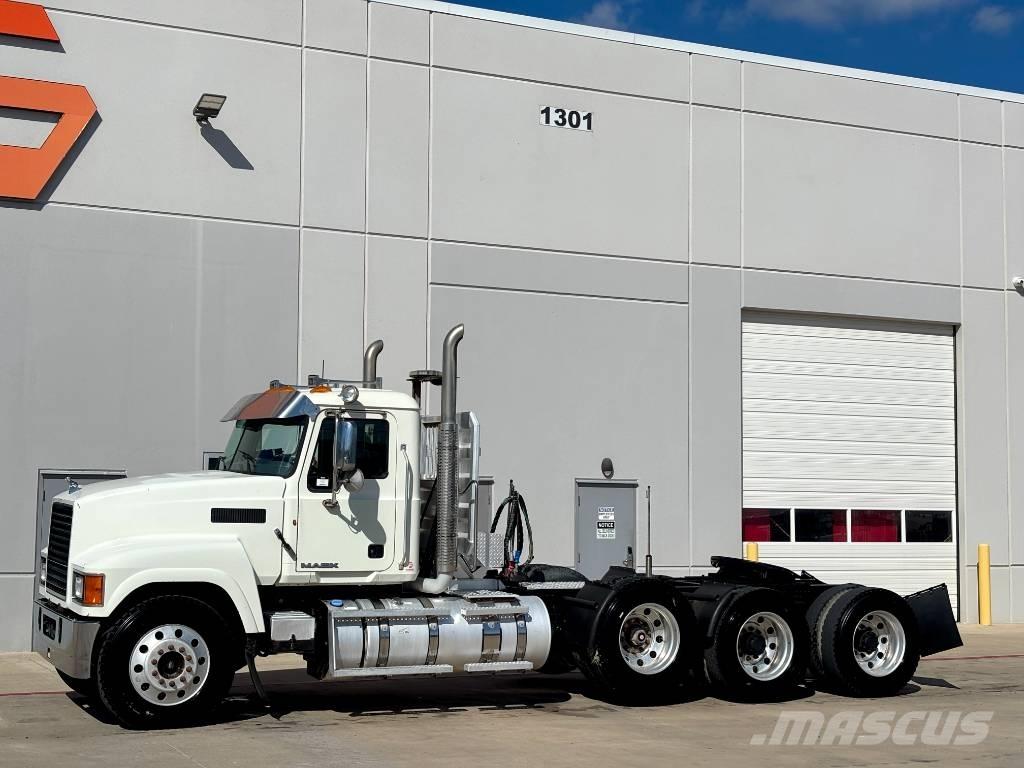 Mack CHU 613 Тягачі