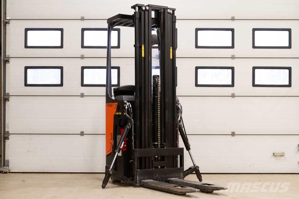 Rocla SST 12 AC Самохідні електроштабелери