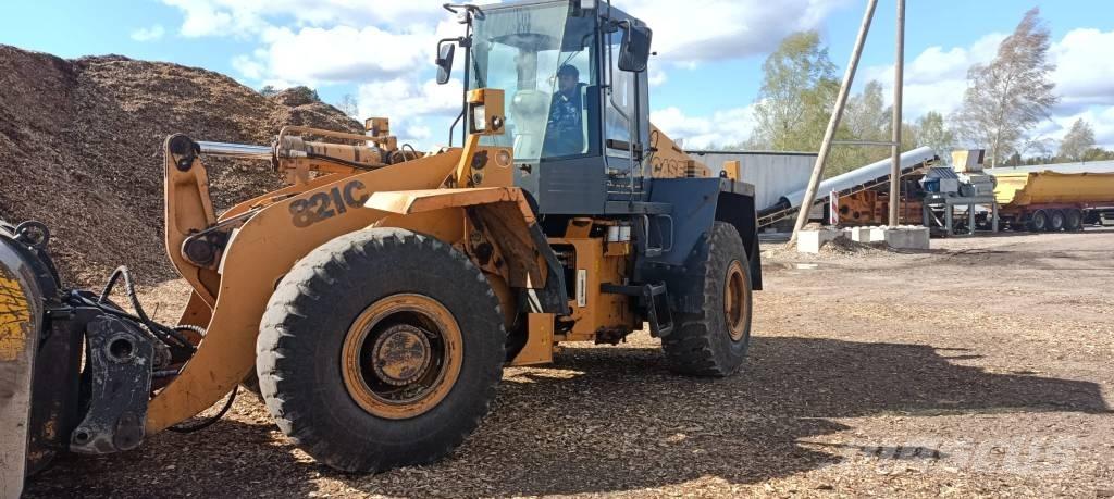 CASE 821 C Фронтальні навантажувачі