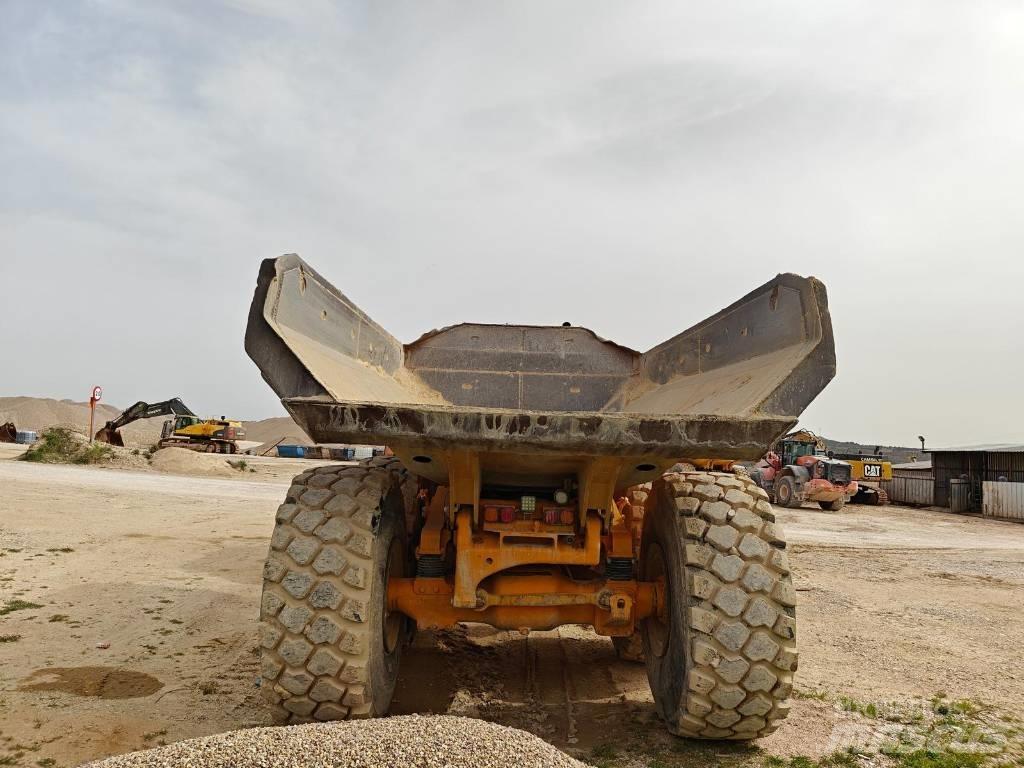 CAT 740B Зчленовані самоскиди