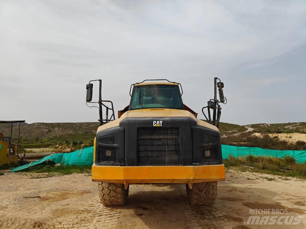 CAT 740B Зчленовані самоскиди