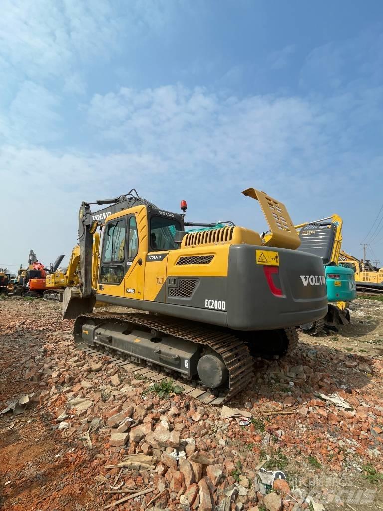Volvo EC 200 Гусеничні екскаватори