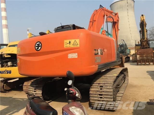 Hitachi ZX 200 Гусеничні екскаватори