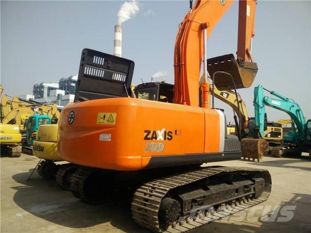 Hitachi ZX 200 Гусеничні екскаватори