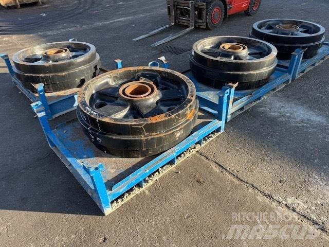CAT 6020 NEW IDLER Гусениці
