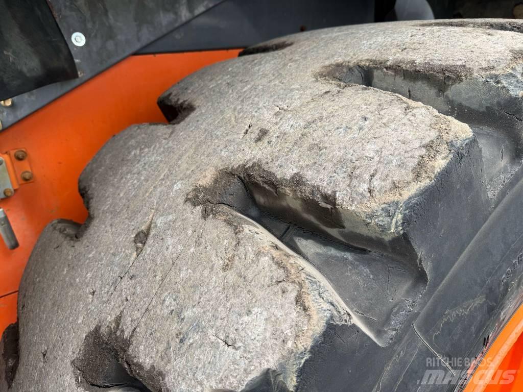 Hitachi ZW 250 Фронтальні навантажувачі