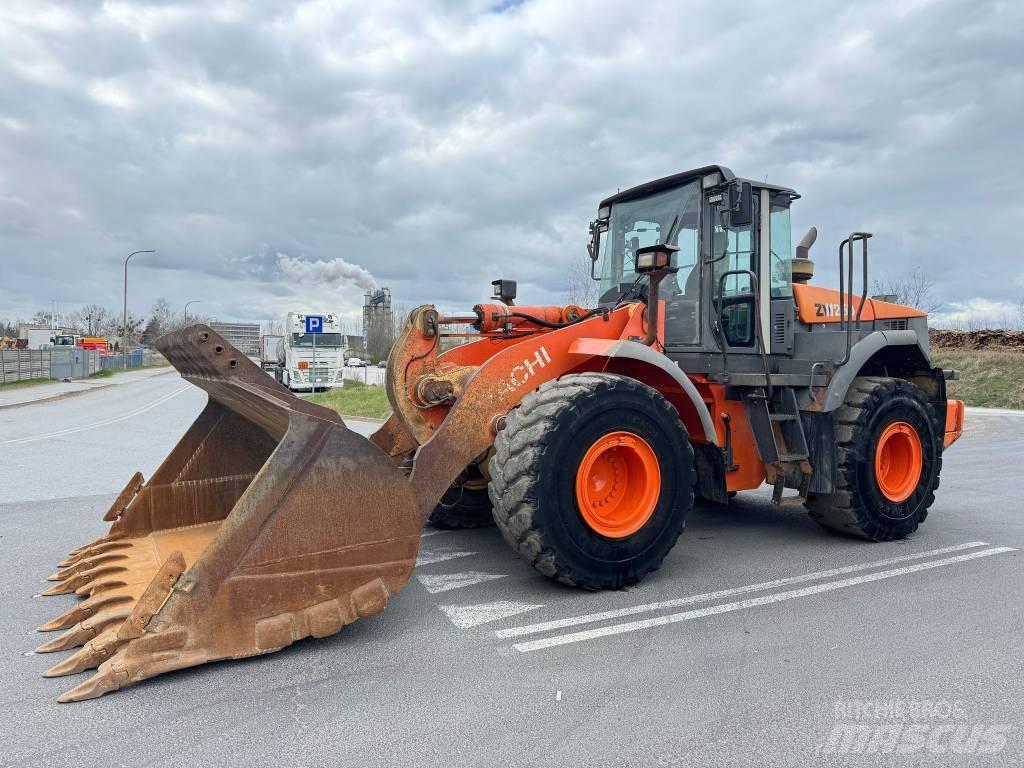 Hitachi ZW 250 Фронтальні навантажувачі