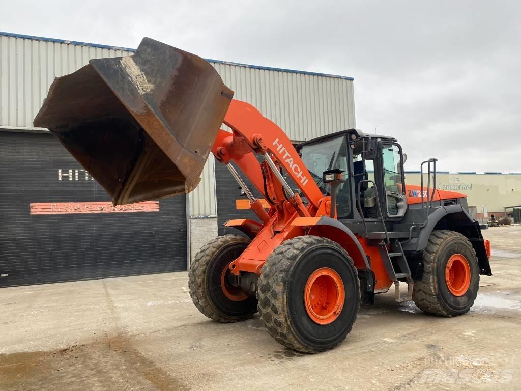 Hitachi ZW 250 Фронтальні навантажувачі