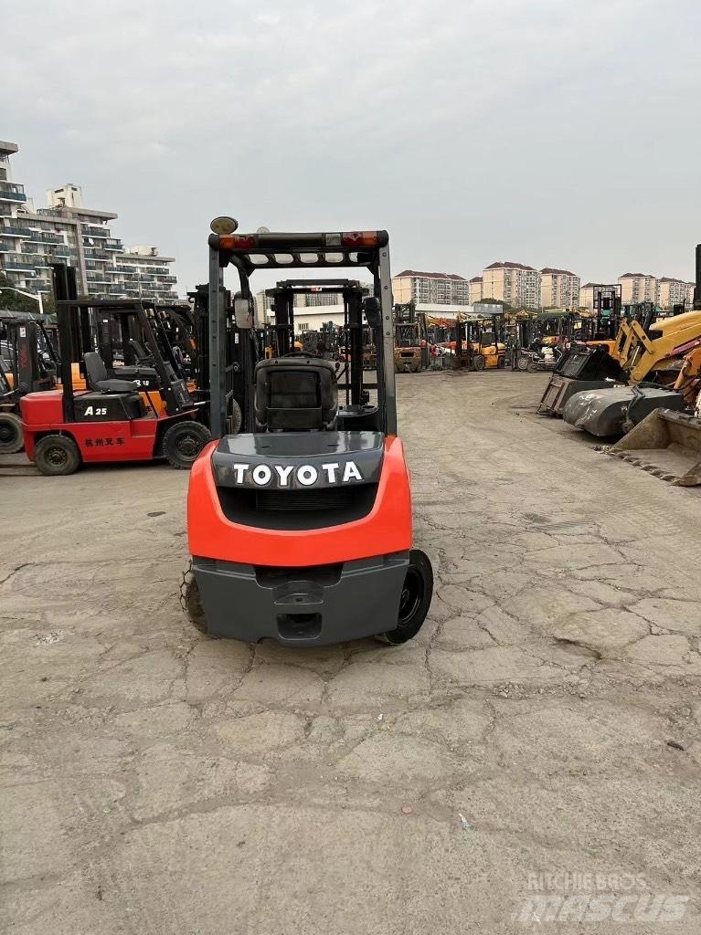 Toyota Toyota8F FD30 Дизельні навантажувачі