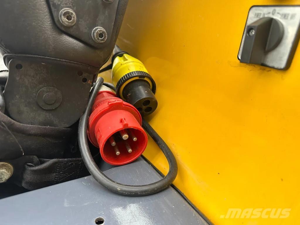 Eurotrac W11-E Фронтальні навантажувачі