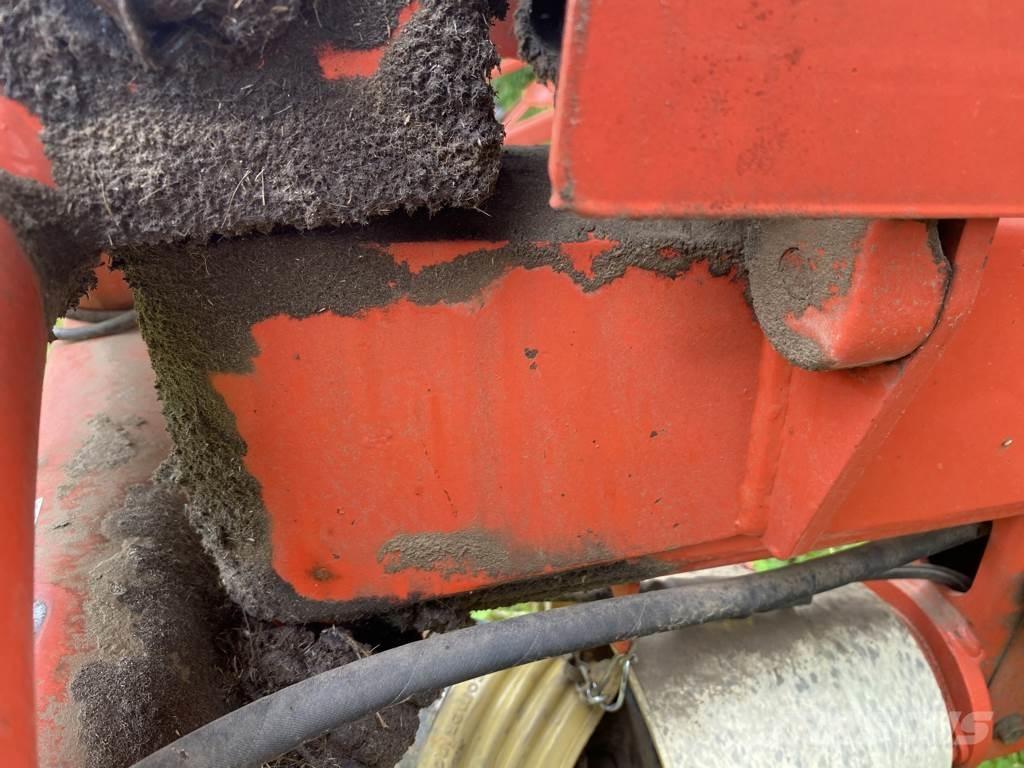 Kuhn GF6301MH Граблі і сінозворушувачі