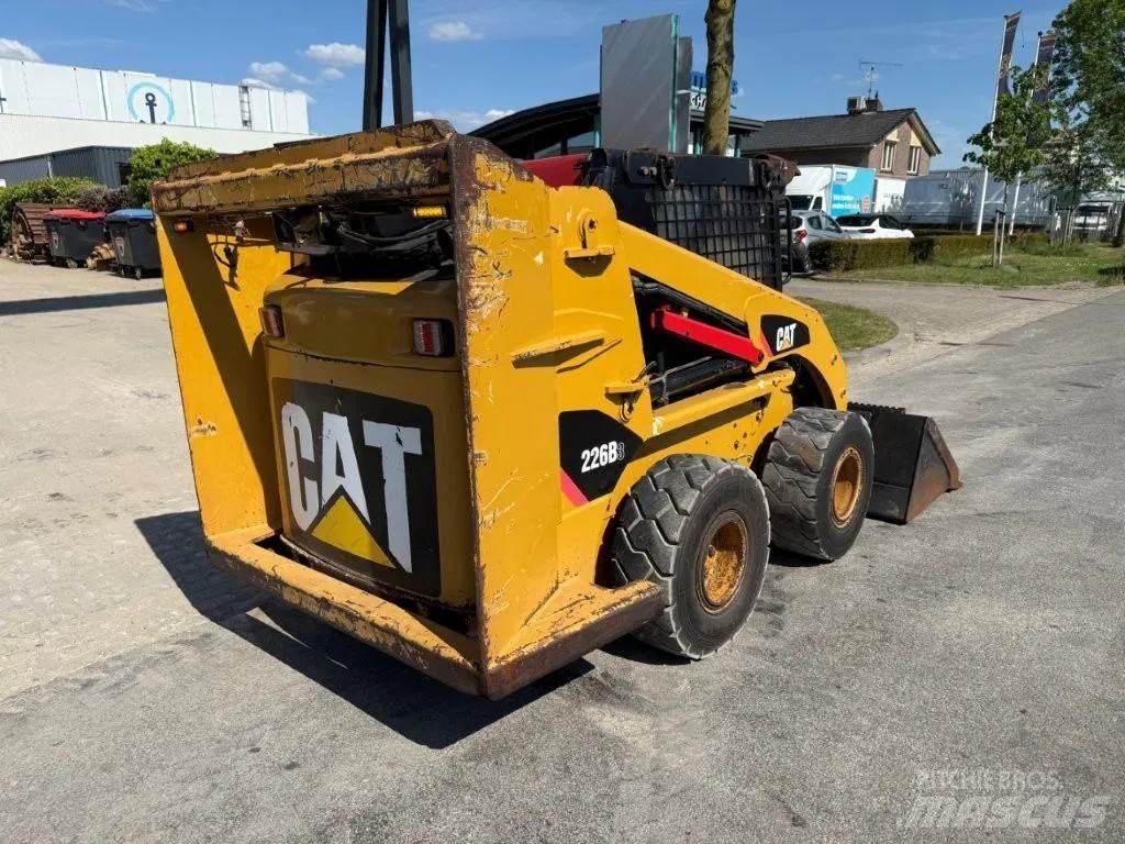 CAT 226B3 Turbo Міні-навантажувачі