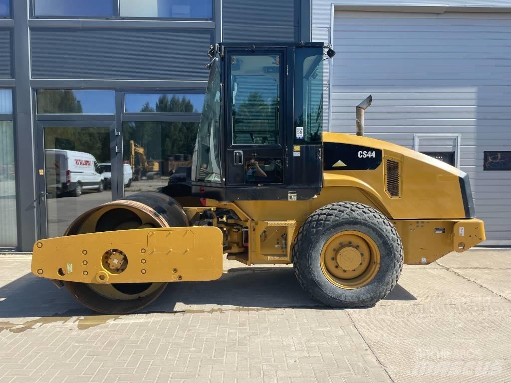 CAT CS44 Грунтові котки