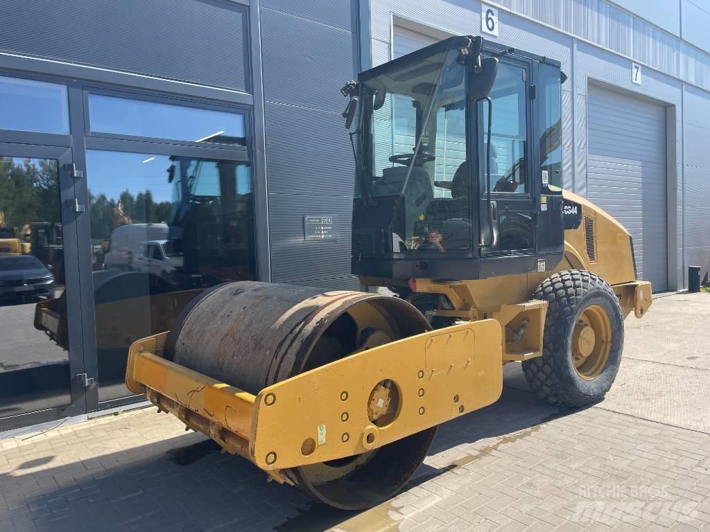 CAT CS44 Грунтові котки