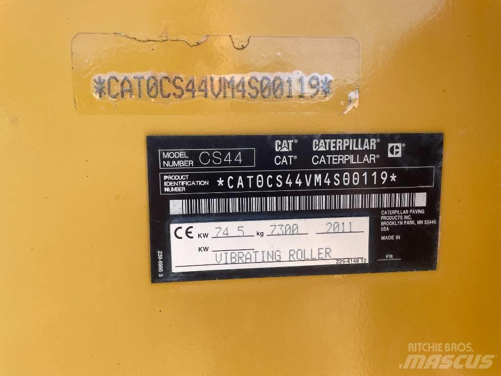 CAT CS44 Грунтові котки