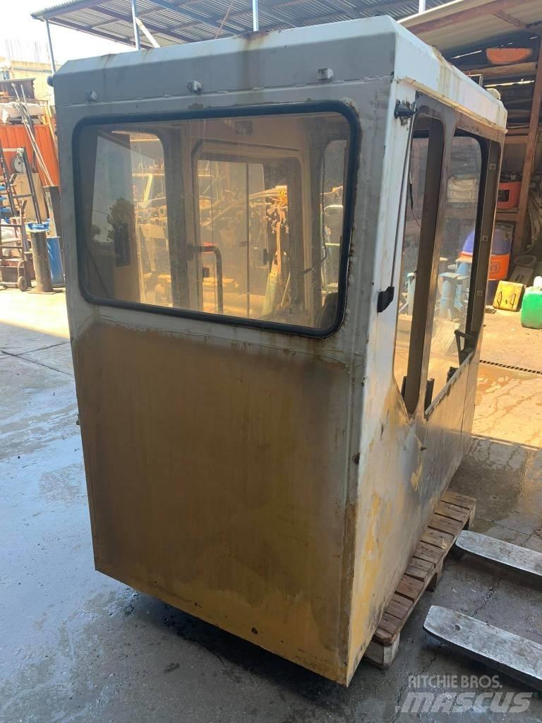 CAT 375 Кабіна