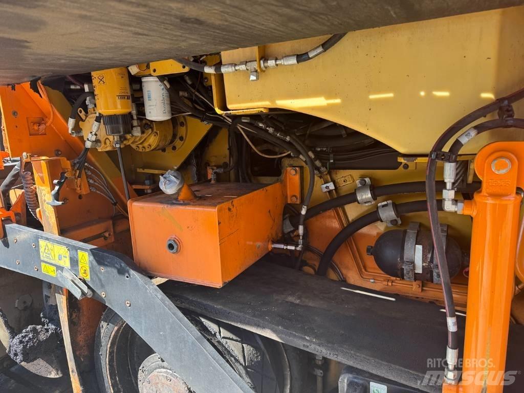 CAT AP 555 E Асфальтовкладачі