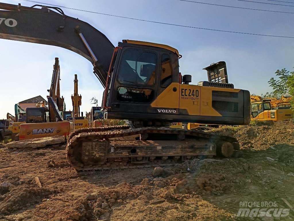 Volvo EC 240 Гусеничні екскаватори