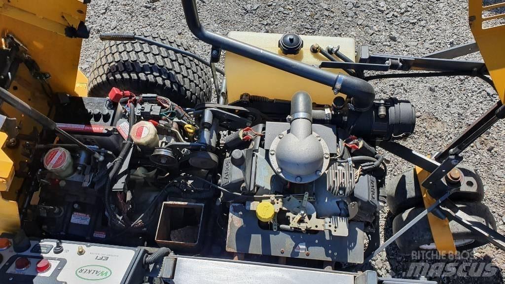 Walker MTGHS26EFI Самохідні газонокосарки