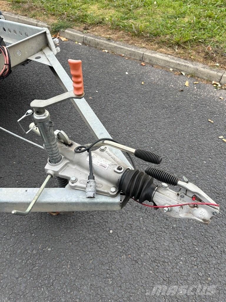  MOTIV TC3000 Легкі причепи