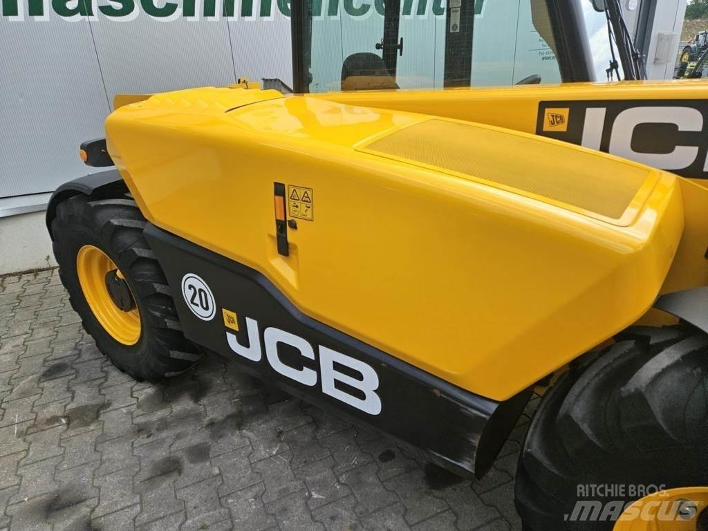 JCB 525-60 Телескопічні навантажувачі