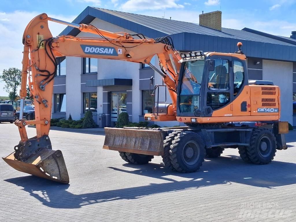 Doosan DX 140 W-3 Колісні екскаватори