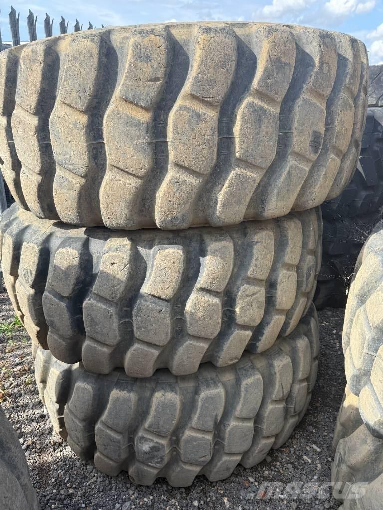 Bridgestone 23.5R25 Шини