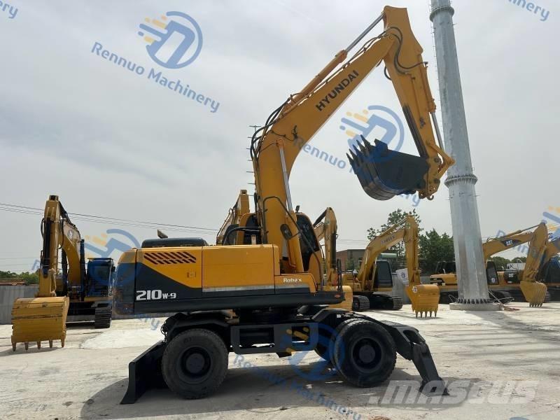 Hyundai R210W-9 Колісні екскаватори
