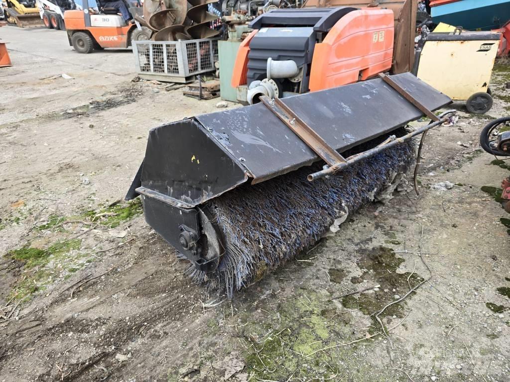Bobcat Bobcat Підмітальні машини