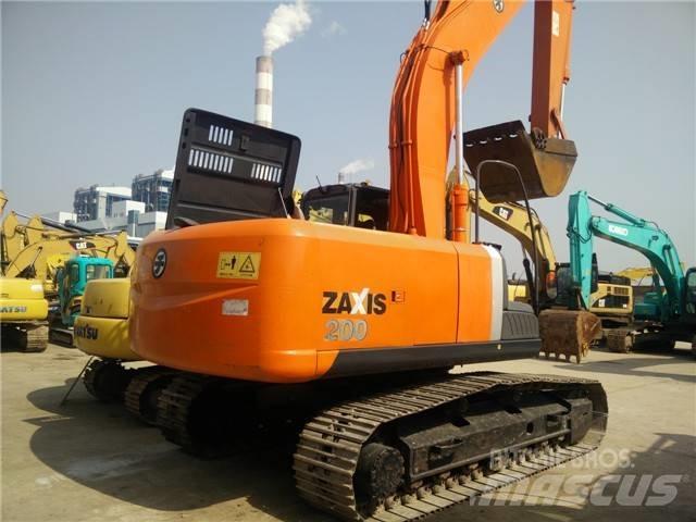 Hitachi ZX 200 Гусеничні екскаватори