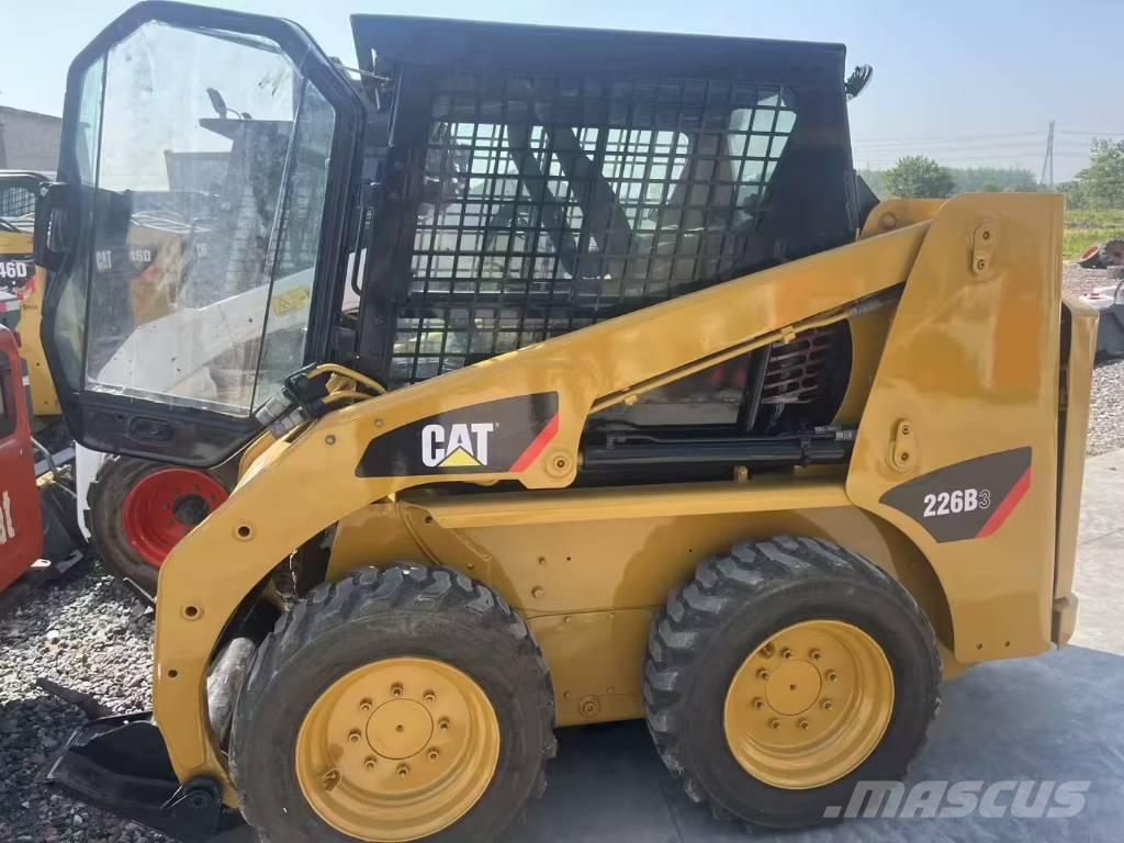 CAT 226 B 3 Міні-навантажувачі