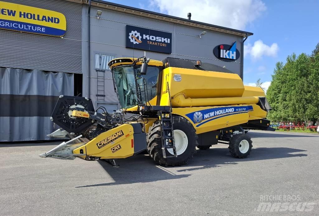 New Holland TC 5070 Зернозбиральні комбайни