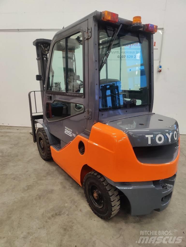 Toyota 02-8 FDF25 Дизельні навантажувачі