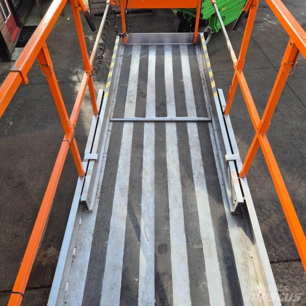 JLG 3246 ES Підйомники-ножиці