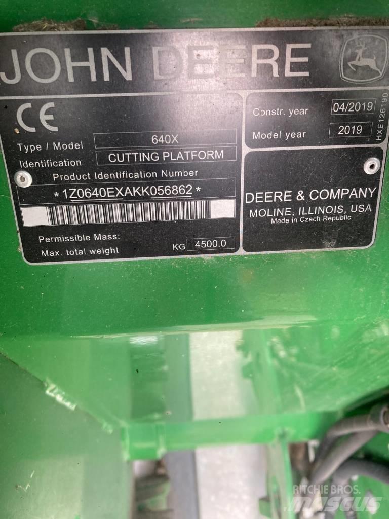 John Deere 640 X Зернозбиральні комбайни